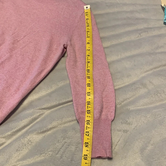 J crew size small light pink cashmere sweater crew neck long sleeve so soft - Picture 9 of 9